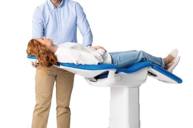 Planmeca Fiziološka stolica PRO50 doktor i pacijent